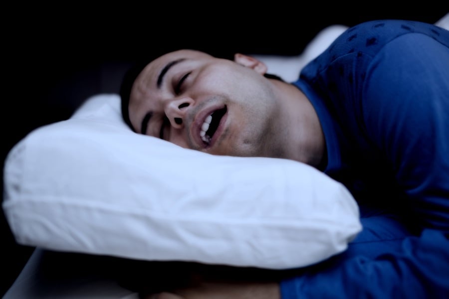 How Adjustable Beds Help You Stop Snoring