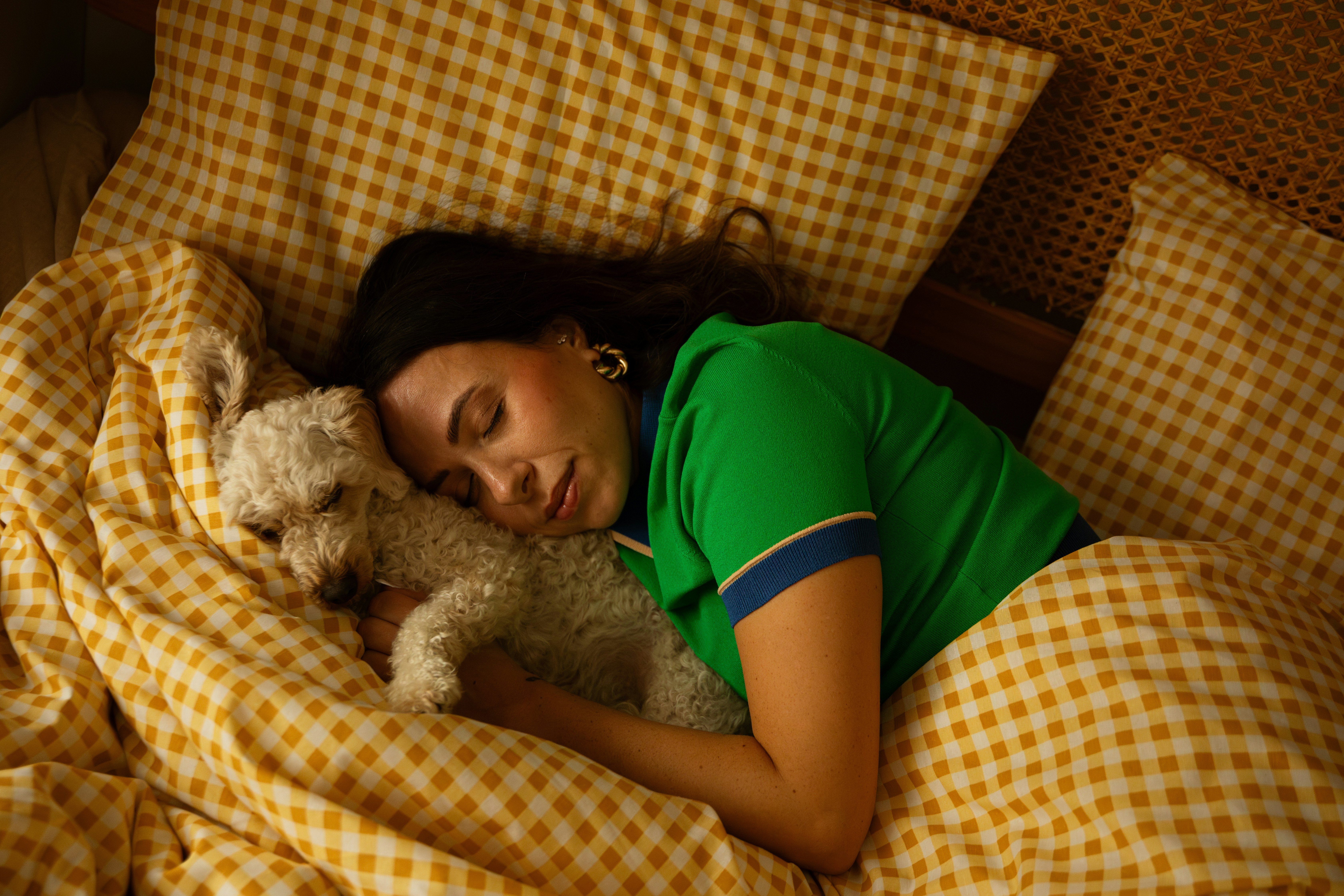 What are the Pros, Cons and Tips of Sleeping with Pets?